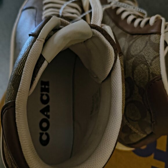 Coach - Picture 4 of 7